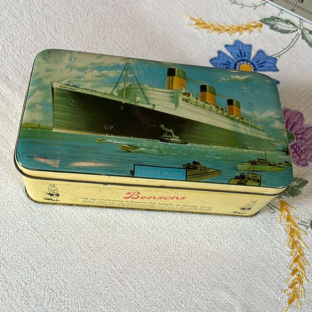 Benson's vintage candy tin, Queen Mary, English Toffee Favourites, hinged lid
